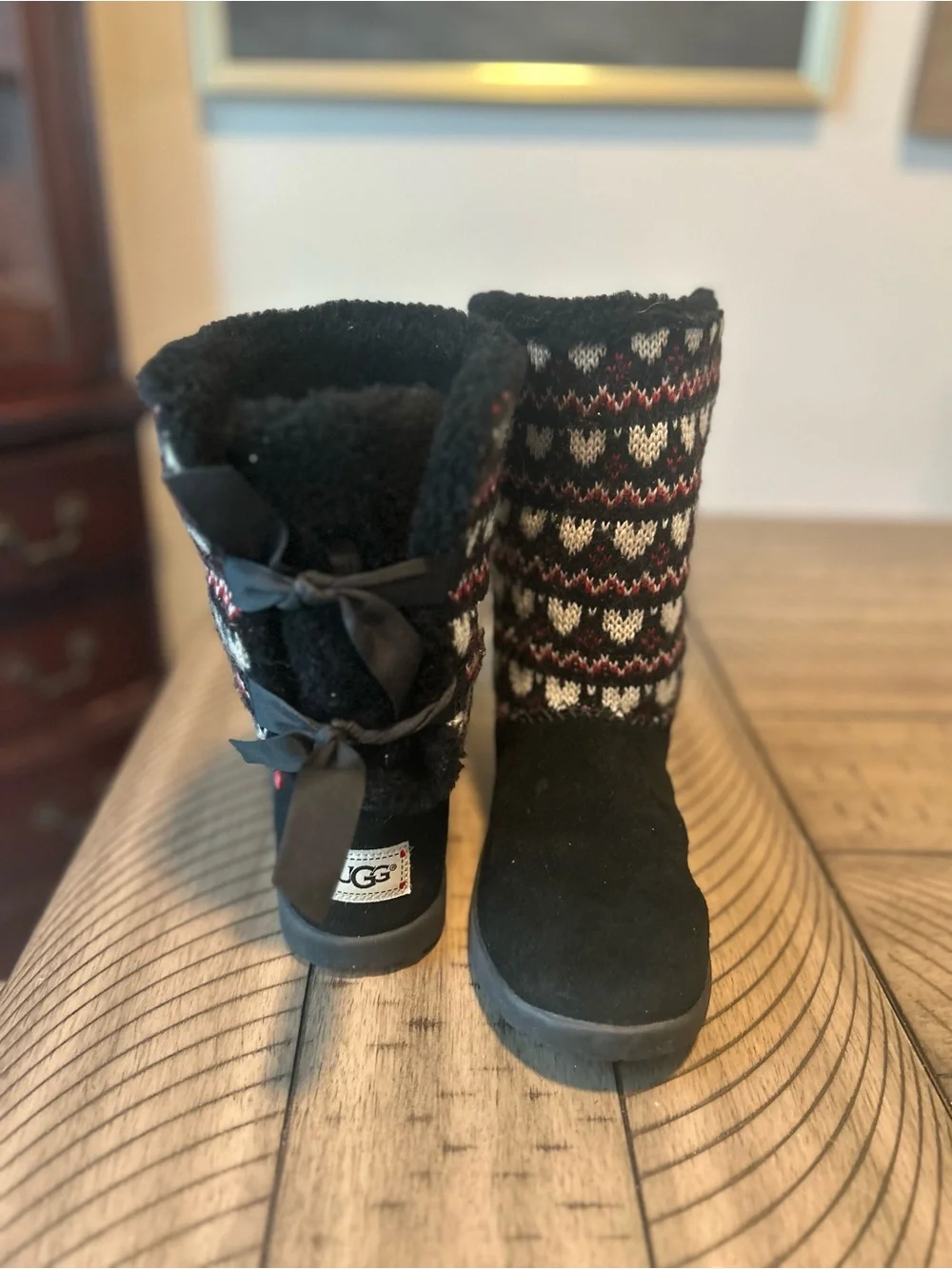Ugg Heart Knotty boots size 4